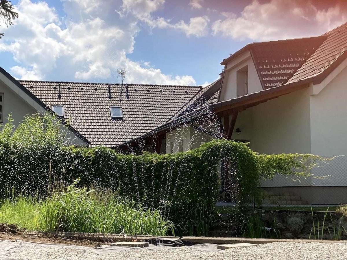 Chalupa Na Samote S Virivkou Tábor Exteriör bild