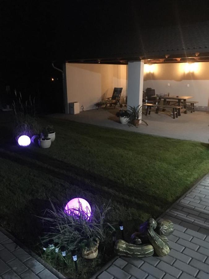 Chalupa Na Samote S Virivkou Tábor Exteriör bild
